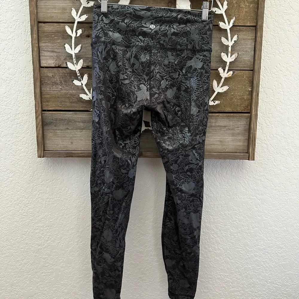 Lululemon Wunder Under High-Rise Tight‎ Logo Flourish Black Iridescent Foil sz 8